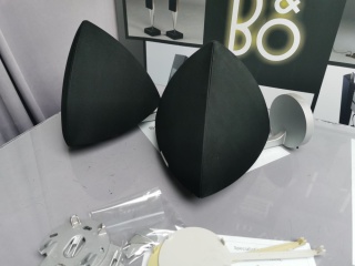 BEOLAB 4 SPEAKERS WITH WALL MOUNTS